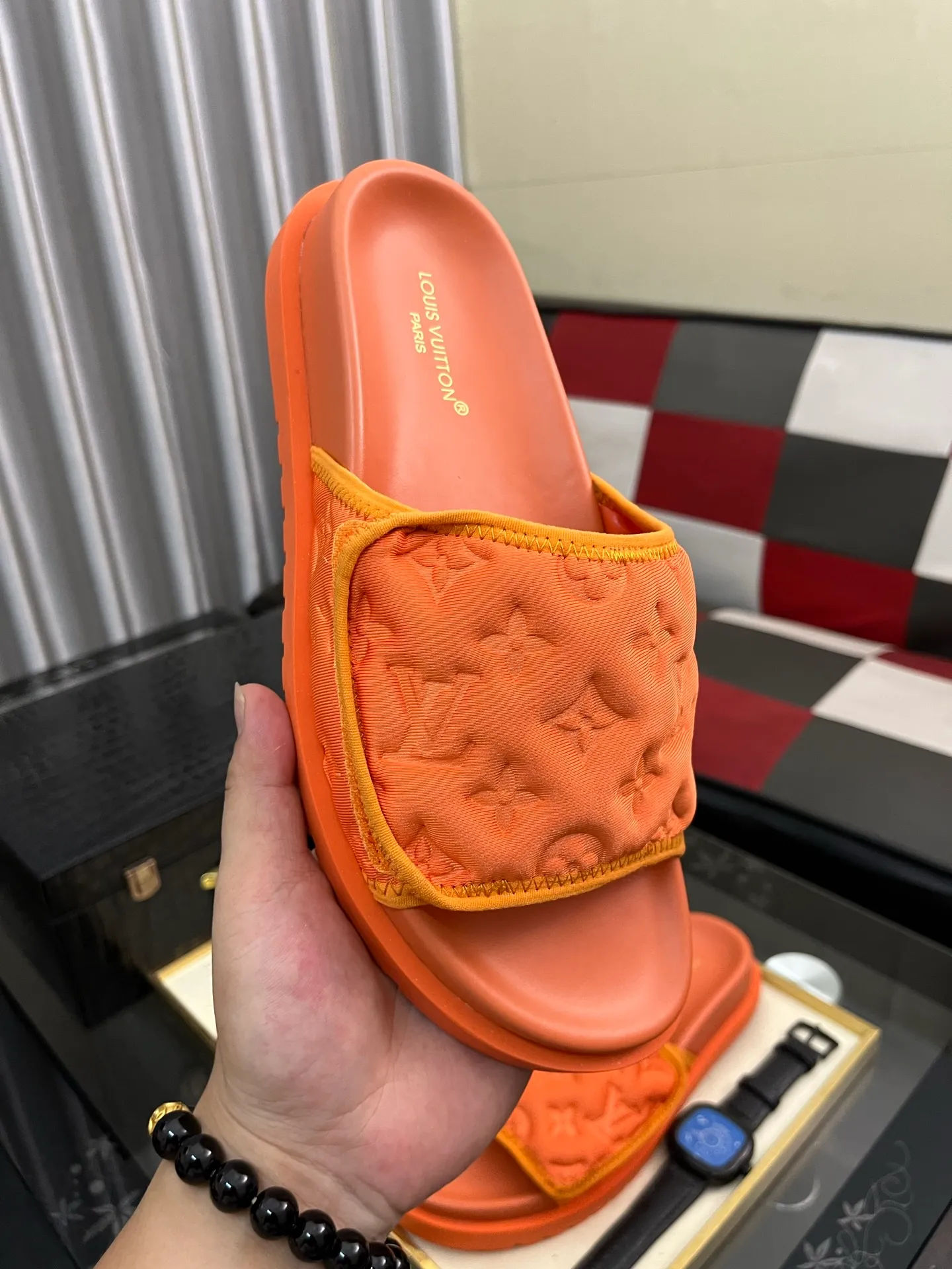 Men's men's shoes💰320⌚️⌚️[Louis Vuitton LV slippers] (high-end cowhide) counter 1:1 fashion style summer must-have! The designer used LV’s iconic outsole. The original simple slippers instantly become fashionable! The upper is made of flexible special cowhide leather straps alternately, and the workmanship is exquisite! A must-have for stylish men in summer, size 38-44